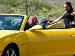 Stor stjärt, Stor kuk, Stora tuttar, Avsugning, Brunett, Bil, Doggystyle, Milf