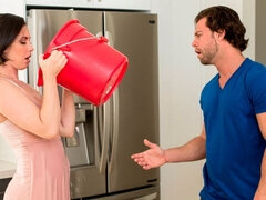 Grosser arsch, Grosser schwanz, Blasen, Braunhaarige, Hardcore, Küche, Kurzes haar, Titten