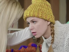 Большие сиськи, Блондинки, Две девушки, На кухне, Зрелые, Милф, На природе, Сиськи