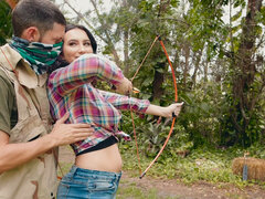 Stor kuk, Stora tuttar, Brunett, Bystig, Milf, Utomhus, Fitta