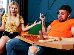 Gros cul, Grosse bite, Blonde, Sucer une bite, En levrette, Seins naturels, Adolescente, Nénés