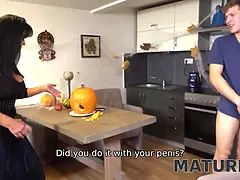 Store bryster, Brunette, Tjekke, Hd, Ældre kvinde