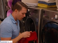 Iso perse, Blondi, Takaapäin, Käsihoito, Valtava, Ajeltu, Tatuointi, Tissit