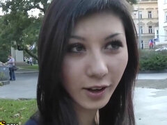 Brunetka, Hardcore, Přírodní prsa, Venku, Na veřejnosti, Pička, Teenka, Kozičky