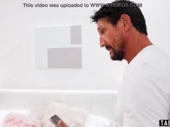 Rumpa, Stor stjärt, Stora tuttar, Blondin, Avsugning, Dotter, Familj, Tabu