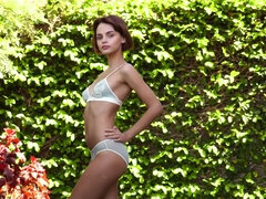 Amatéri, Zadok, Brunetka, Hd, Masturbácia, Vonku, Sólo, Teenka