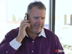 Fafanje, Rjavolaska, Prvoosebno snemanje seksa, Muco, Resničnost, Kratki lasje, Tetovaže, Joške