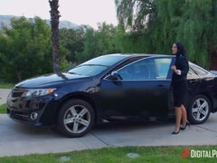 Leccata di culo, Grande cazzo, Nero, Brunetta, Macchina, Enorme, Latina, Tette naturali