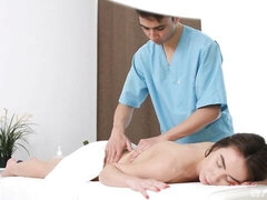 Rumpa, Stor kuk, Avsugning, Doggystyle, Massage, Naturliga tuttar, Mager, Tonåring