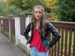 Isot tissit, Blondi, Auto, Lähikuva, Aisankannattaja, Eurooppalainen, Näkökulma pov, Teini