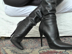 Amatör, Brunett, Fotfetisch, Tysk, Klackar, Läder, Milf, Solo