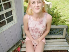 Amerikanisch, Arsch, Blondine, Schwanz, Im freien, Zierlich, Piercing, Rasiert