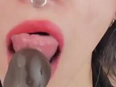 Sucer une bite, Brunette brune, Gode