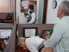 Duży tyłek, Duży kutas, Duże cycki, Blondynka, Obciąganie, Styl na pieska, Mamuśka