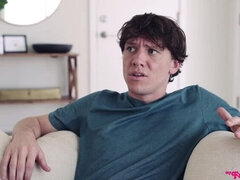 Chambre à dormir, Sucer une bite, Famille, 2 femmes 1 homme, Poilue, Embrassement, Masturbation, Jupe