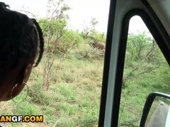 Verga grande, Garganta profunda, Polla, Ébano, Corridas faciales, Interracial, Al aire libre, Realidad