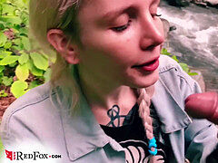 18 jahre, Grosser schwanz, Blasen, Sperma im mund, Im freien, Öffentlich, Ablutschen, Tätowierung