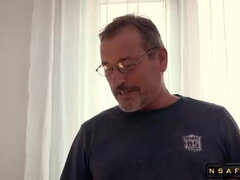 Culo, Morena, Corrida, Consolador, Estilo perrito, Bragas, Pantaletas, Montar