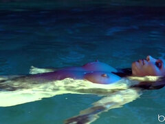 Americano, Camera da letto, Pompino, Brunetta, Tette naturali, All'aperto, Tatuaggi, Guardone