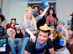 Brunetka, Vysokoškolačka, Líbání, Výprask, Párty, Odstraňování, Teenka, Švédská rojka