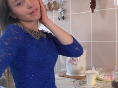 Perse, Ruskeahiuksinen, Mekko, Pikkarit, Pienikokoinen, Pillu, Ajeltu, Tissit