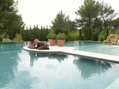 Tjekke, Fod fetish, Kysse, Naturlige bryster, Orgasme, Svømmepøl, Fisse, Legetøj