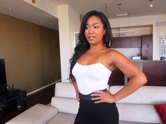 Sucer une bite, Brunette brune, Tir de sperme, Faciale, Hard, Actrice du porno