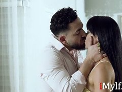 Leila Larocco's full video starts the year off with a hot fuck and a facial