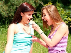 Amatéri, Prstovanie, Lesbické, Výprask, Spodná bielizeň, Vyholené, Vychudnutá, Stripping