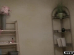 Rumpa, Brunett, Långt ner i halsen, Handjobb, Liten och nätt, Tabu, Tuttar, Oskuld