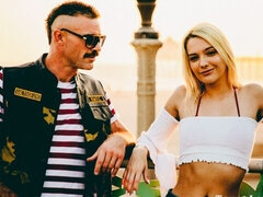 Duży tyłek, Duży kutas, Blondynka, Obciąganie, Naturalne cycki, Nastolatki, Cycki