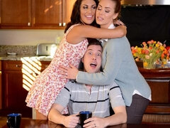 Blondin, Doggystyle, Kkm, Handjobb, Kysser, Milf, Trekant, Tuttar