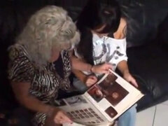 Sperma shot, Voeten, Fetisj, Voetbeurt, Omie, Rijpe lesbienne, Moeder, Kousen