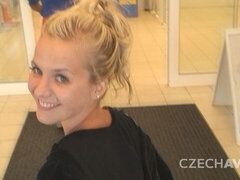 Enthousiasteling, Blond, Pijpbeurt, Handbeurt, Huisgemaakt, Natuurlijke tieten, Geschoren, Tiener