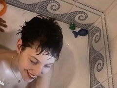 Kukk suging, Fersket, Første gang, Naken, Fitte, Dusj, Trekant, Kikker