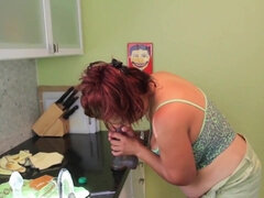 Mooie dikke vrouwen, Grote mammen, Bruinharig, Dik, Rijpe lesbienne, Moeder die ik wil neuken, Natuurlijke tieten, Hangende tieten