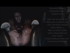 Brésilienne, Voiture, Pieds, Masturbation, Nue  à poil, Public, Se déshabiller, Allumeuse