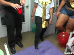 Américain, Lécher le cul, Blonde, Brunette brune, Fille latino, Lesbienne, Léchez, Nénés