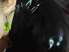 Amatorka, Duże cycki, Dildo, Lateks, Mamuśka, Solo