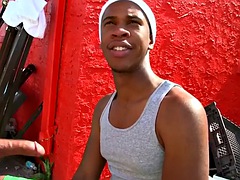 Verga grande, Negro, Mamada, Ébano, Gay, Interracial, Al aire libre, Tatuaje