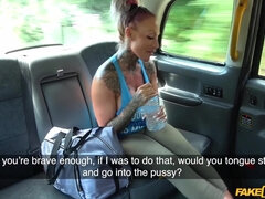 Sporty MILF Brooke Jameson fucks in the car