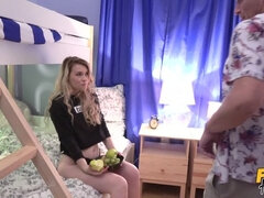 Hondjeshouding, Sperma in gezicht, Eten, Logement, Likken, Buiten, Kut duiken, Anaal likken