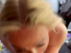 Hatalmas hátsó, Tekintélyes didik, Cumizás, Kebles, Óriási, Természetes mellek, Nézőpont, Begyek