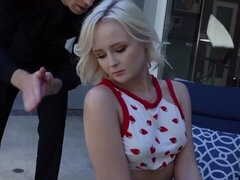 Blond, Pijpbeurt, Hondjeshouding, Likken, Kut duiken, Tiener, Tieten likken