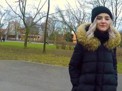 Rumpe, Sæd i munnen, Jeans, Penger, Utendørs, Synsvinkel, Offentlig, Tabu