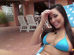 Stor kuk, Avsugning, Brunett, Sperma i munnen, Sperma shot, Sätta munkavle på