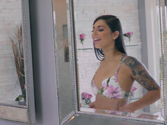 Perse, Isot tissit, Musta, Ruskeahiuksinen, Karvainen, Latinankieli, Tupakoiva, Tissit