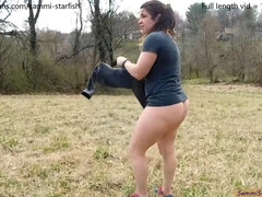 Kivillanó idomok, Érett feleség, Meztelen, Csupasz, Szabadban, Nyilvános, Vöröshajú, Sztrippelés