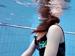 Baben, Brunett, Tjeckisk, Utomhus, Offentlig, Dusch, Softcore, Tonåring