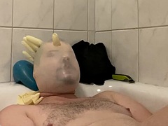 BHDL in - breath play in the bath - fun with latex gloves after shaving